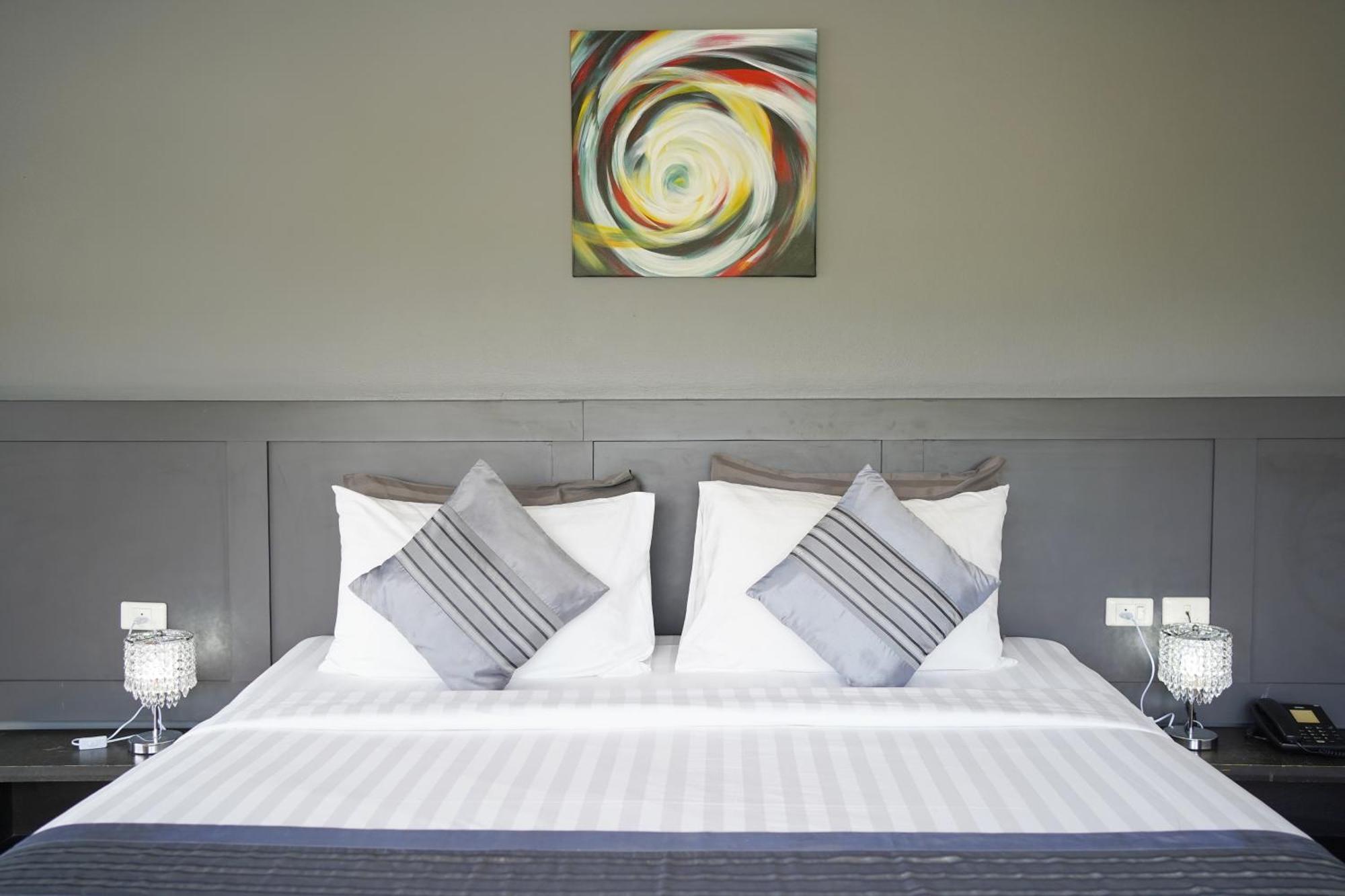 Casa Del M Phuket - Newly Renovated Hotell 4*