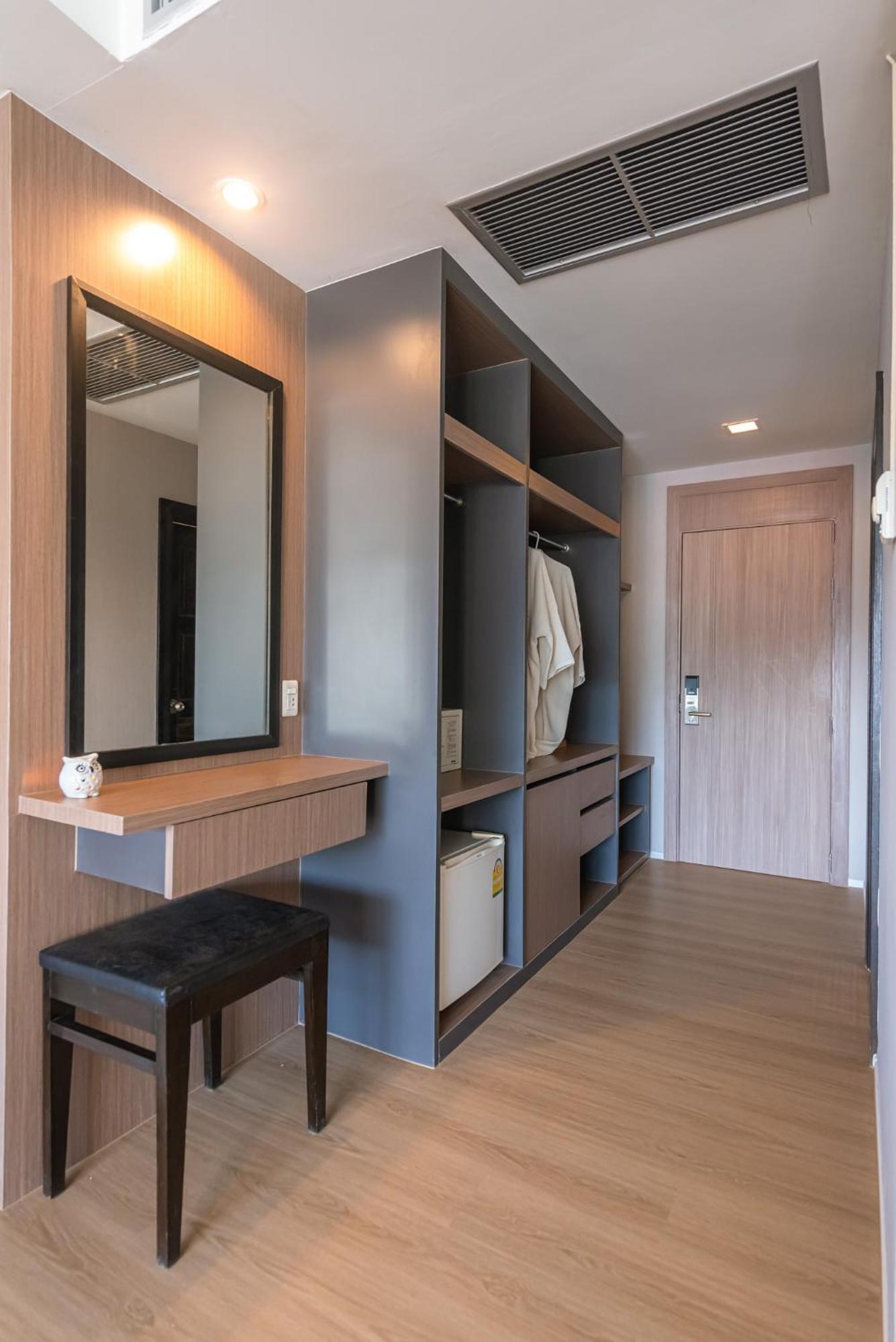Casa Del M Phuket - Newly Renovated Hotell