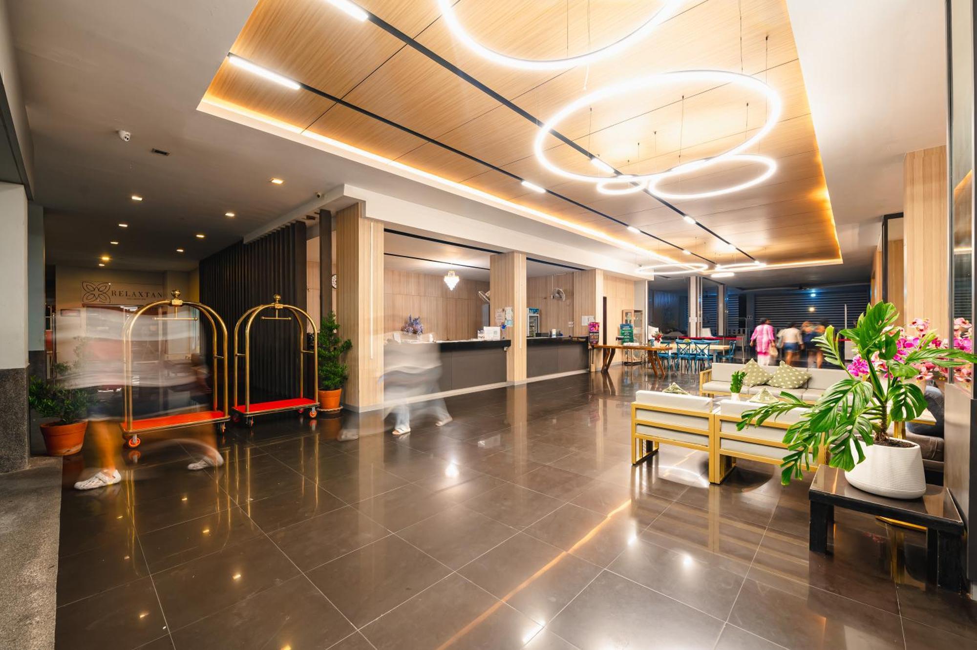 Casa Del M Phuket - Newly Renovated Hotell Patong