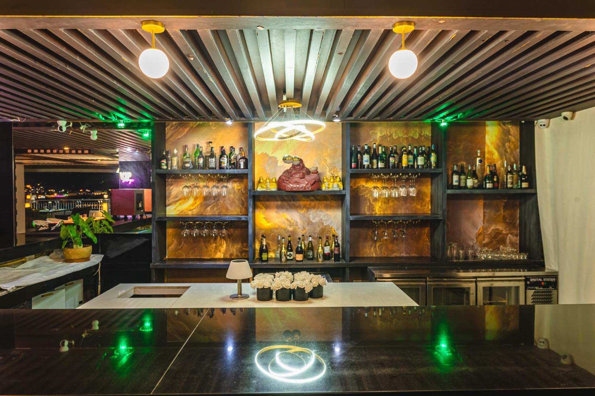Hotell Casa Del M Phuket - Newly Renovated Patong