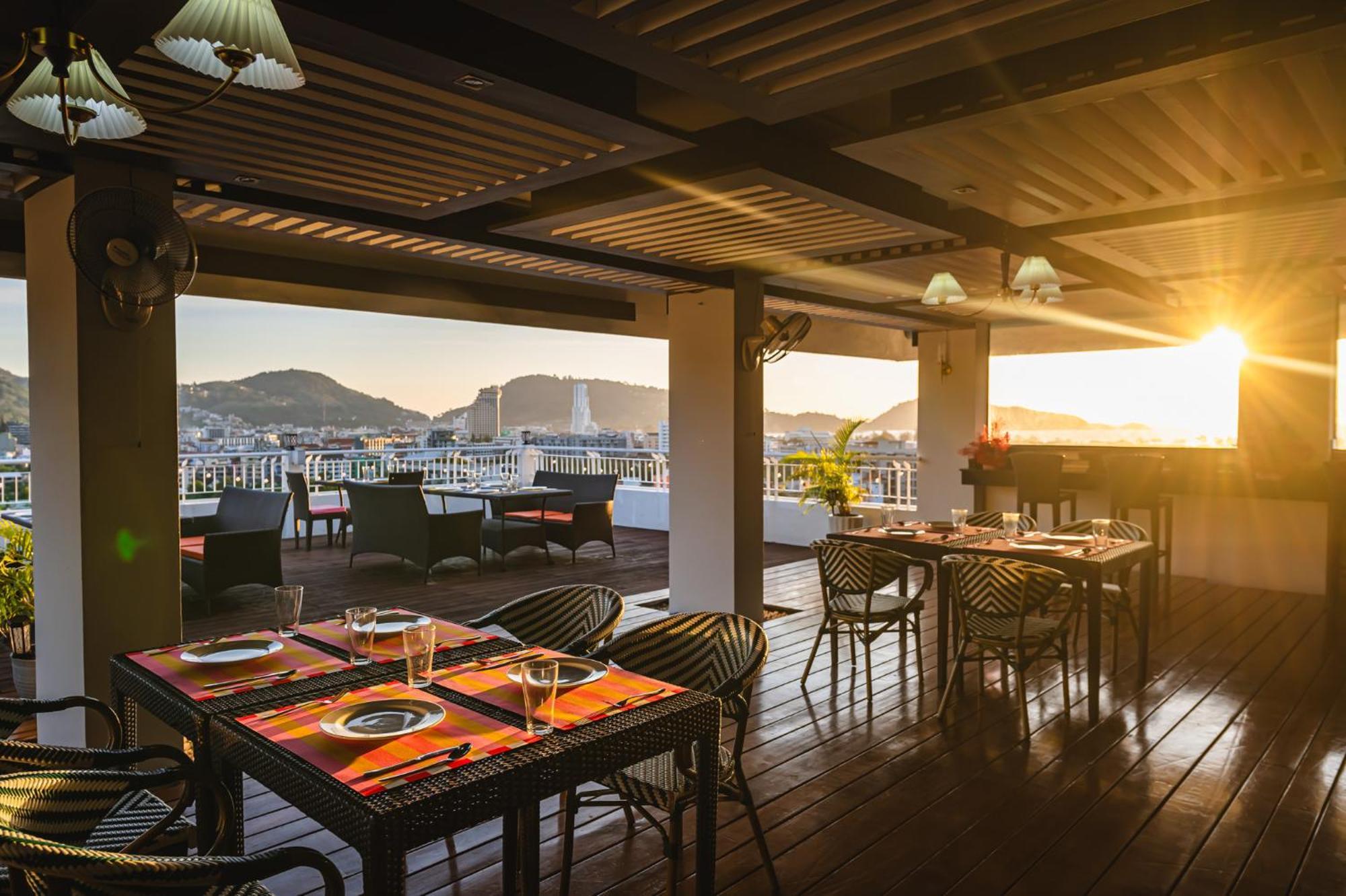 Hotell Casa Del M Phuket - Newly Renovated Patong